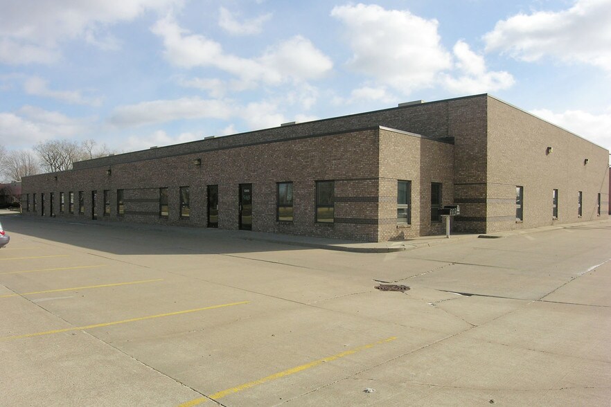 12900-12934 E Ten Mile Rd, Warren, MI à louer - Photo principale – Image 1 sur 3