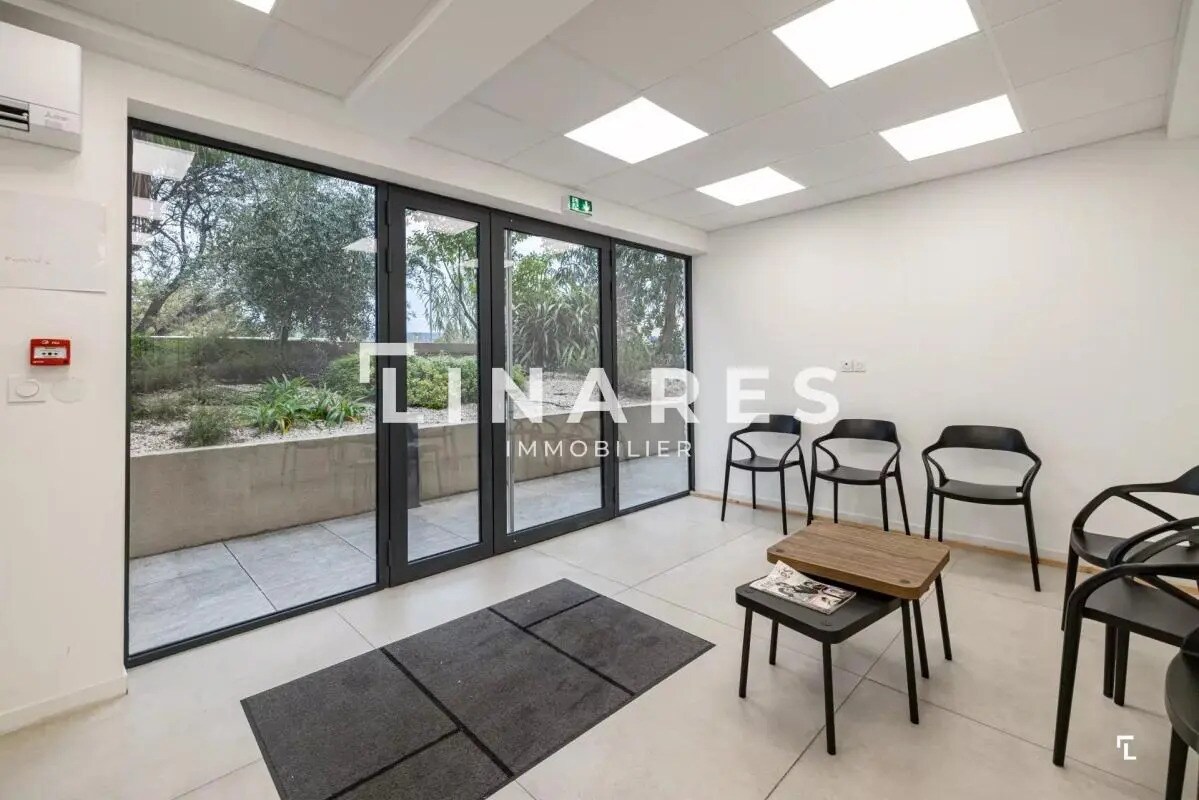 Bureau dans Saint-Cyr-sur-Mer à louer Photo intérieure– Image 1 sur 7