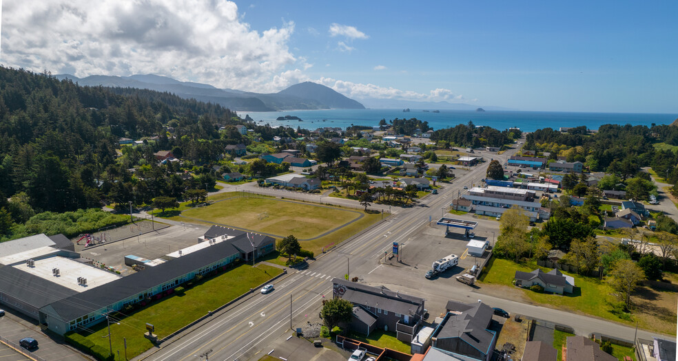 1205 Oregon St, Port Orford, OR à vendre - Photo de l’immeuble – Image 3 sur 16