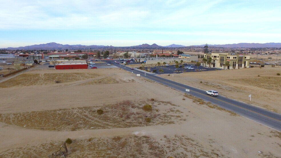 399-143-49 & 50 Jacaranda, Hesperia, CA à vendre - Aérien – Image 1 sur 12