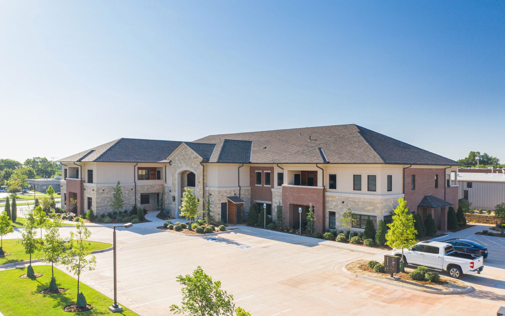 401 S Coltrane Rd, Edmond, OK à louer Photo de l’immeuble– Image 1 sur 10