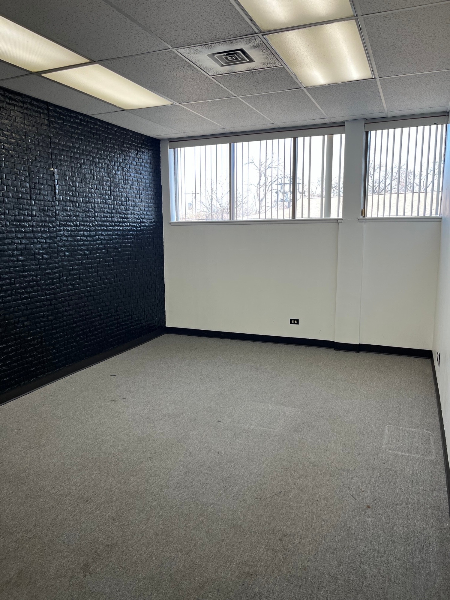 1263 S Highland Ave, Lombard, IL à louer Photo intérieure– Image 1 sur 4