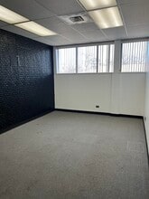 1263 S Highland Ave, Lombard, IL à louer Photo intérieure– Image 1 sur 4