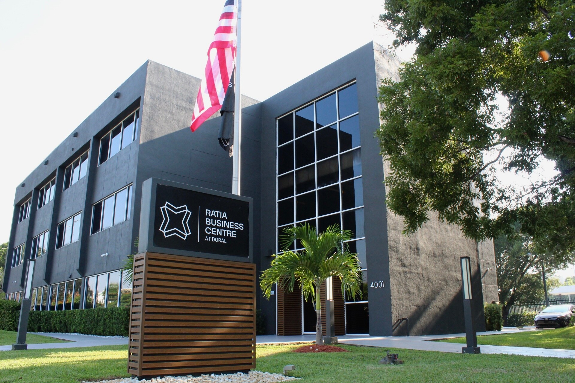 4001 NW 97th Ave, Doral, FL à louer Photo principale– Image 1 sur 22