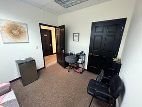 330 Pauls Dr, Brandon, FL à louer Photo intérieure– Image 1 sur 1