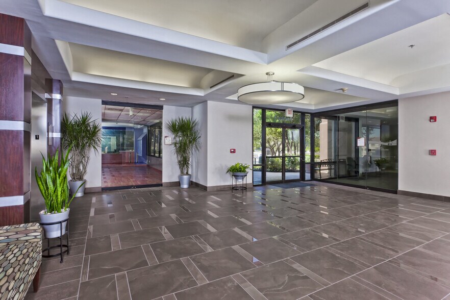 540 Oak Centre Dr, San Antonio, TX à louer - Photo de l’immeuble – Image 2 sur 5