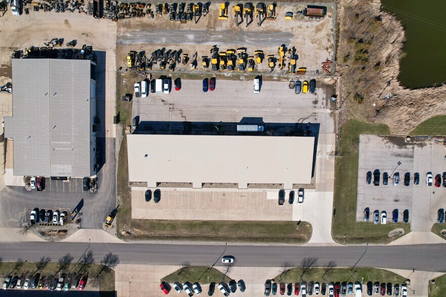 3020 Congressional Pky, Fort Wayne, IN à louer - Photo de l’immeuble – Image 2 sur 3