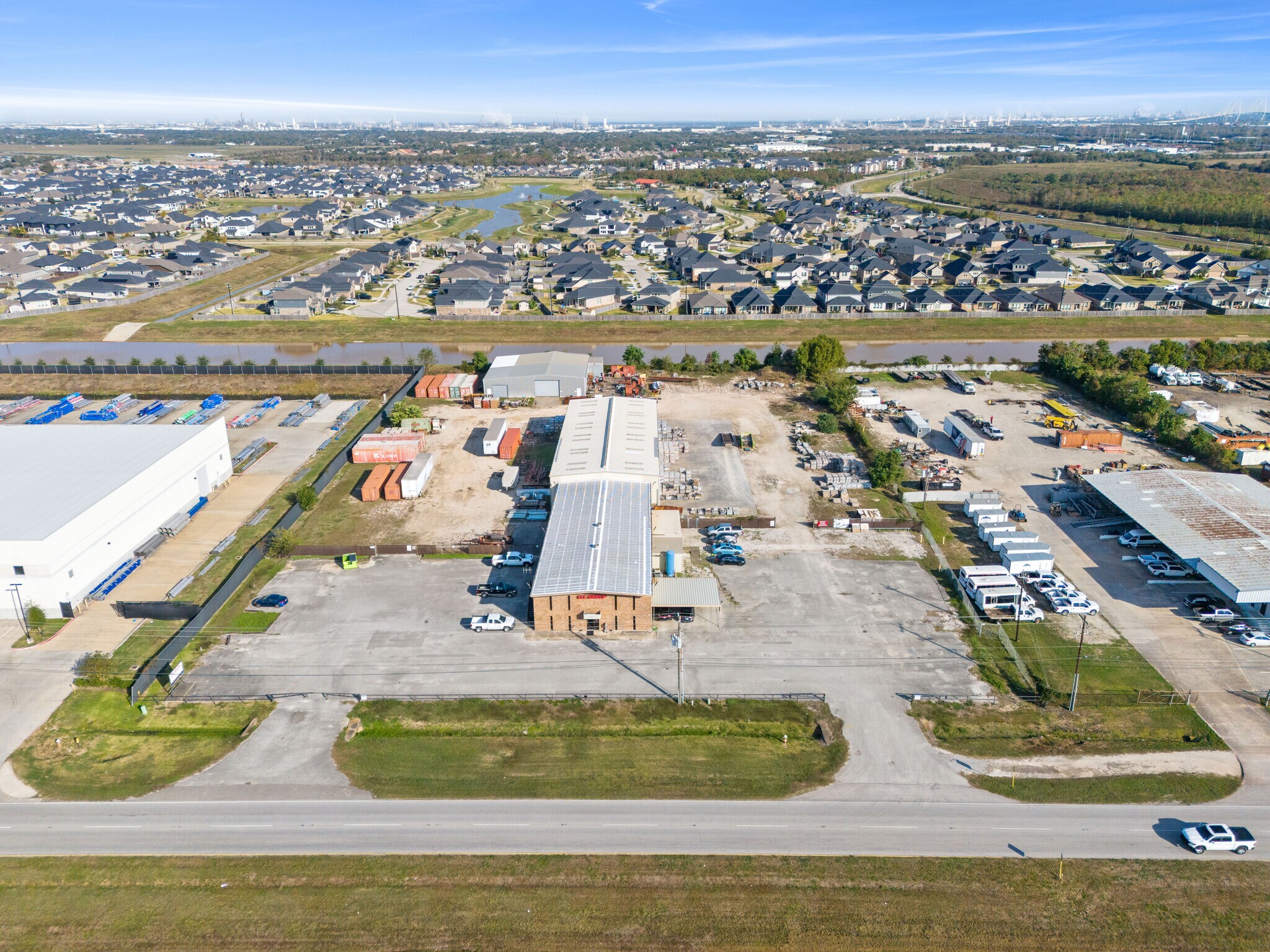 11837 W Fairmont Pky, La Porte, TX à louer Aérien– Image 1 sur 12