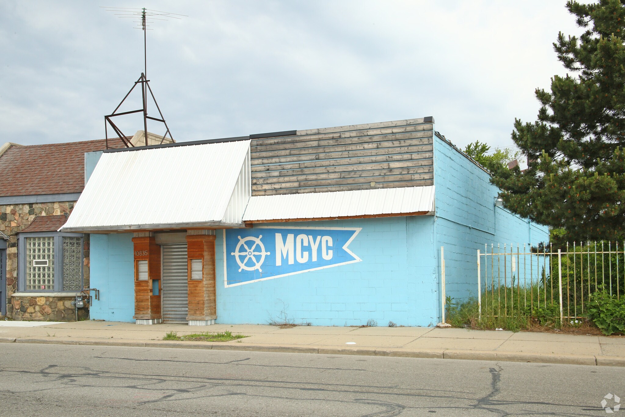 10835 E Jefferson Ave, Detroit, MI à vendre Photo principale– Image 1 sur 4