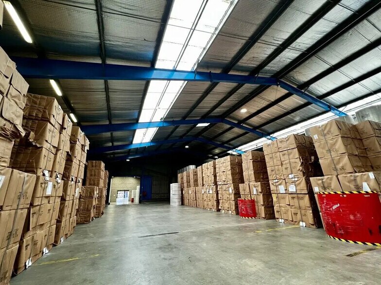 Industriel/Logistique dans Montivilliers à vendre - Photo de l’immeuble – Image 1 sur 6