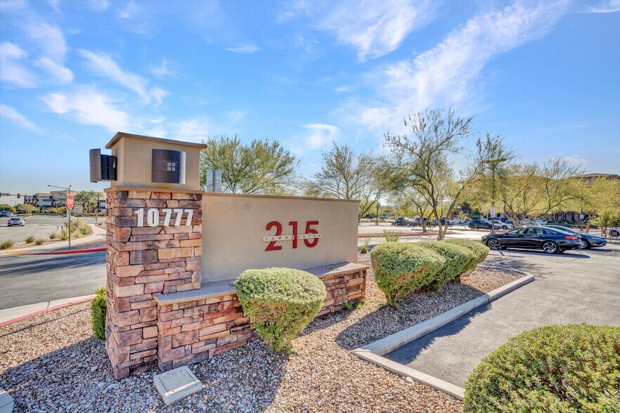 10777 W Twain Ave, Las Vegas, NV à vendre - Photo de l’immeuble – Image 2 sur 7