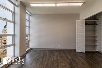 101 S Locust St, Denton, TX à louer Photo intérieure– Image 2 sur 3