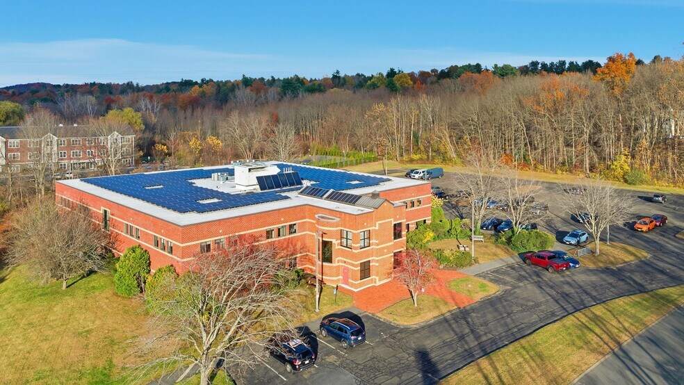 100 University Dr, Amherst, MA à louer - Photo de l’immeuble – Image 3 sur 24