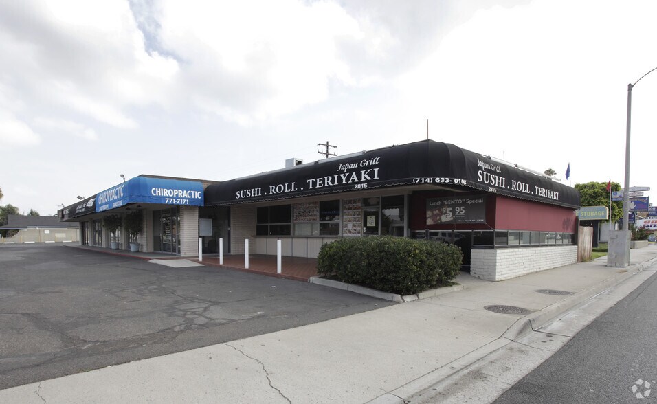 2815-2825 E Chapman Ave, Orange, CA à louer - Photo principale – Image 1 sur 3
