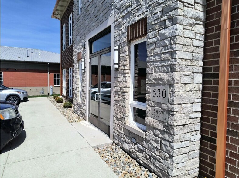 530 N Indiana Ave, Crown Point, IN à louer - Photo de l’immeuble – Image 3 sur 13