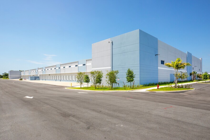 14130 S State Road 7, Delray Beach, FL à louer - Photo de l’immeuble – Image 3 sur 9