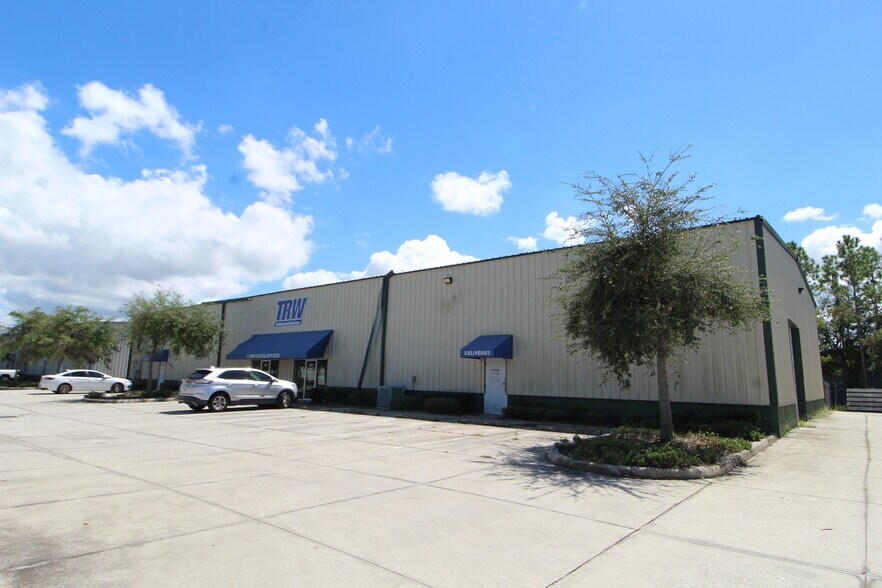 2077 E 58th Avenue Cir, Bradenton, FL à louer - Photo de l’immeuble – Image 1 sur 13