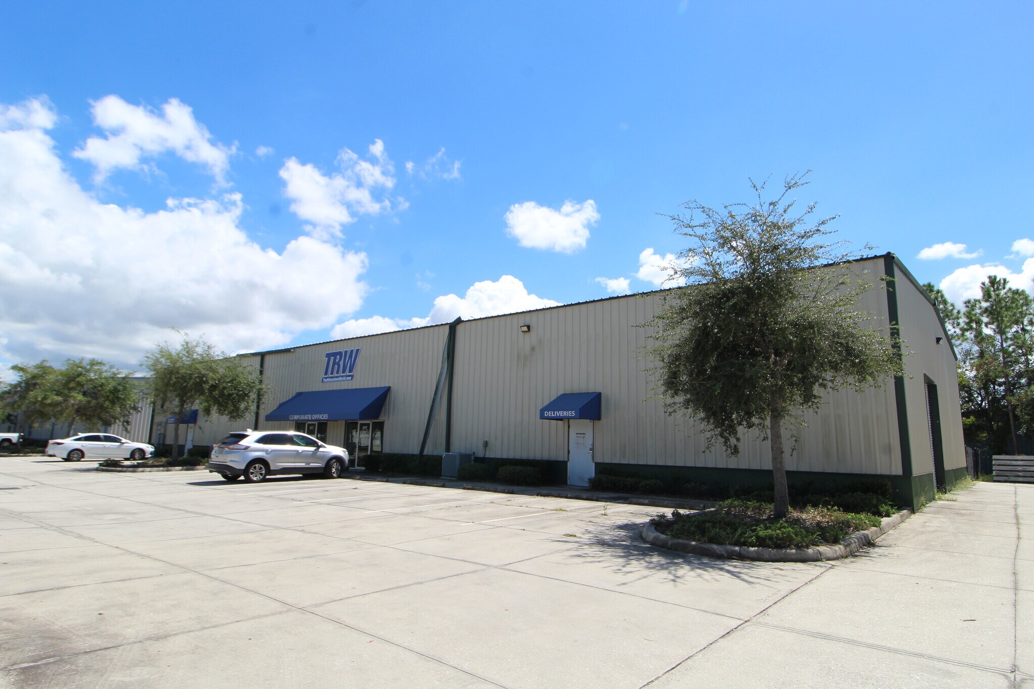 2077 E 58th Avenue Cir, Bradenton, FL à louer Photo de l’immeuble– Image 1 sur 14