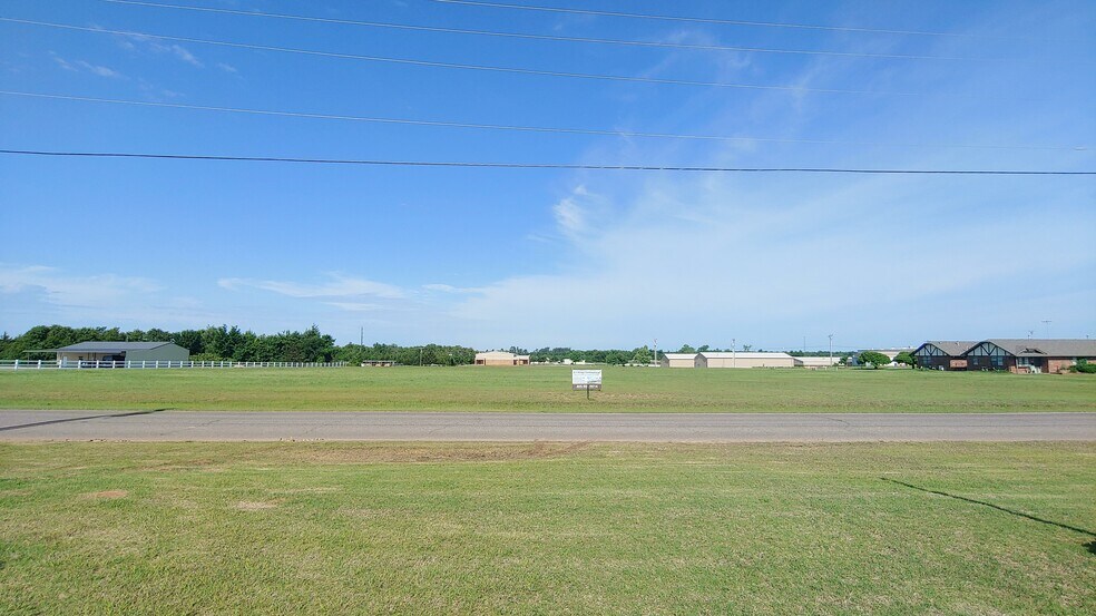 S 8th St, Mcloud, OK à vendre - Photo de l’immeuble – Image 3 sur 4