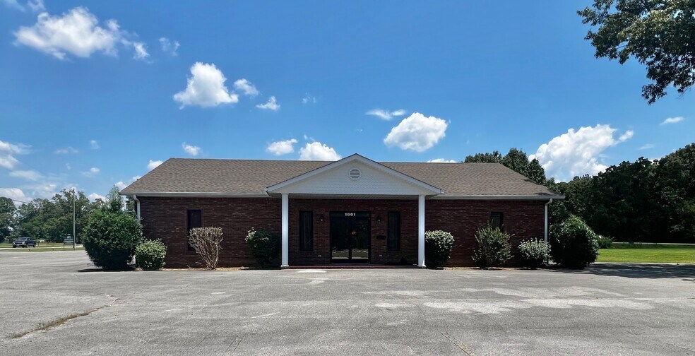 1601 McArthur St, Manchester, TN à louer - Photo de l’immeuble – Image 2 sur 4