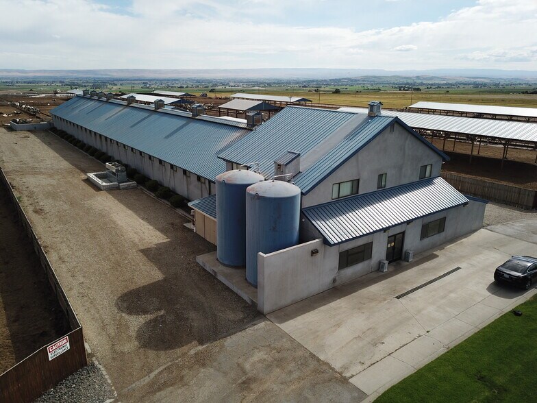 1400 Lewandowski Rd, Sunnyside, WA à vendre - Photo de l’immeuble – Image 3 sur 18