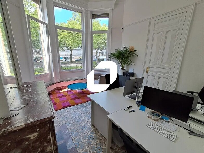 Bureau dans Mouvaux à louer - Photo de l’immeuble – Image 2 sur 15