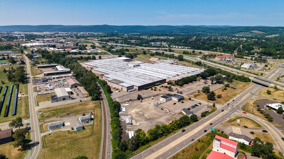 200 Westinghouse Cir, Horseheads, NY à vendre - Photo de l’immeuble – Image 2 sur 8