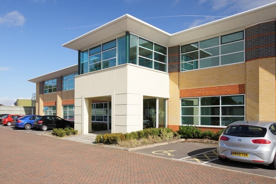 Beechwood, Grove Business Park, White Waltham, Maidenhead à louer - Photo de l’immeuble – Image 2 sur 22