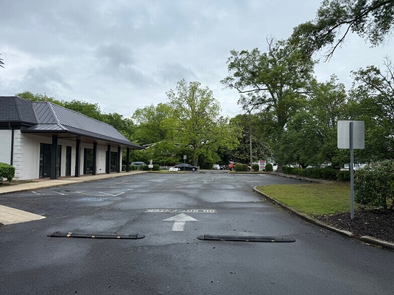 8910 Main St, Woodstock, GA à louer - Photo de l’immeuble – Image 3 sur 8