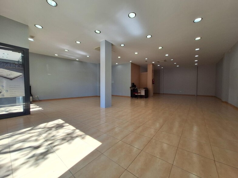 Immeuble residentiel dans Barberà del Vallès, Barcelona à vendre - Photo intérieure – Image 2 sur 3