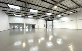 6 Hawley Ln, Farnborough à louer Photo intérieure– Image 2 sur 2