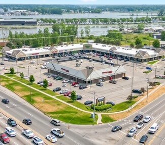 Plus de détails pour 518-628 N Beacon Blvd, Grand Haven, MI - Local commercial à vendre