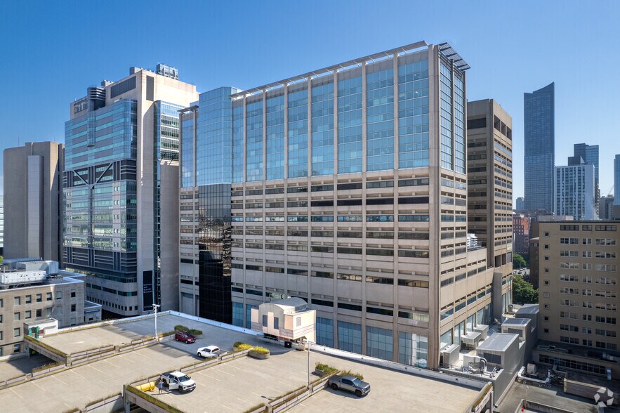 600 University Ave, Toronto, ON à louer - Photo de l’immeuble – Image 2 sur 2