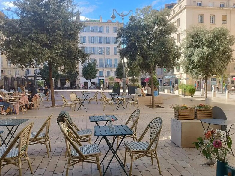 Local d’activités dans Marseille à louer - Photo de l’immeuble – Image 2 sur 3