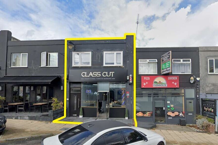 77-77A Queens Rd, Buckhurst Hill à vendre - Photo de l’immeuble – Image 2 sur 3