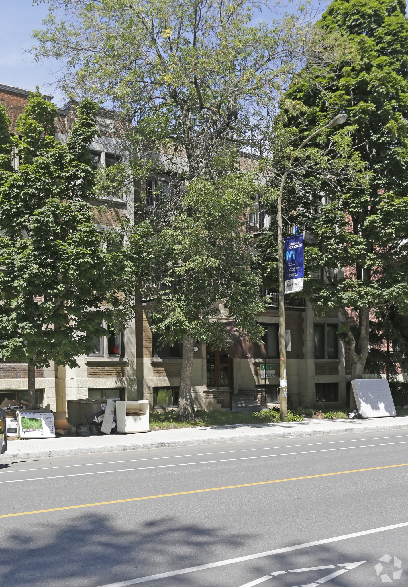 Edouard-Montpetit revenue properties portefeuille de 3 biens à vendre sur LoopNet.fr Photo principale– Image 1 sur 12
