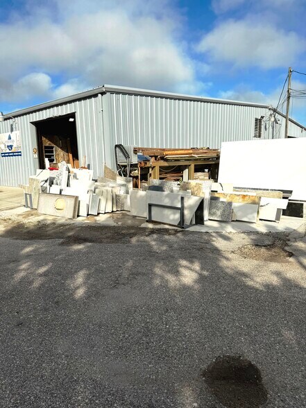 1302 NE Pine Island Rd, Cape Coral, FL à louer - Photo de l’immeuble – Image 2 sur 9