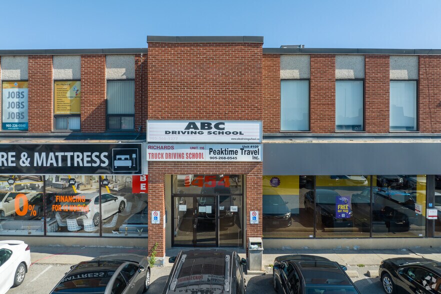 1450-1458 Dundas St E, Mississauga, ON à louer - Photo de l’immeuble – Image 3 sur 4
