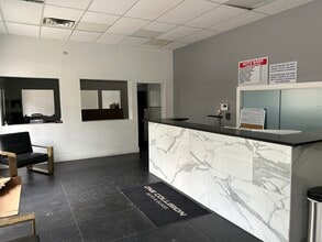 1123 W Catalpa Ave, Chicago, IL à louer Photo intérieure– Image 1 sur 2