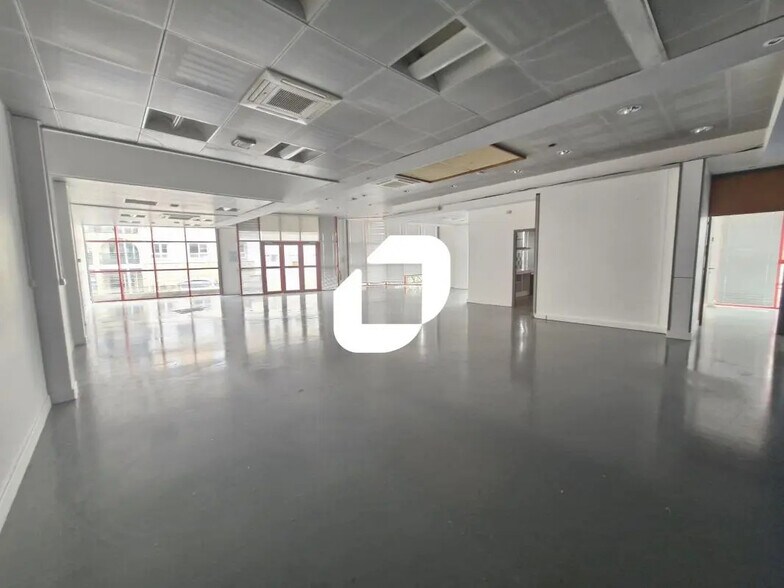 Local d’activités dans Pontault-Combault à louer - Photo de l’immeuble – Image 2 sur 7