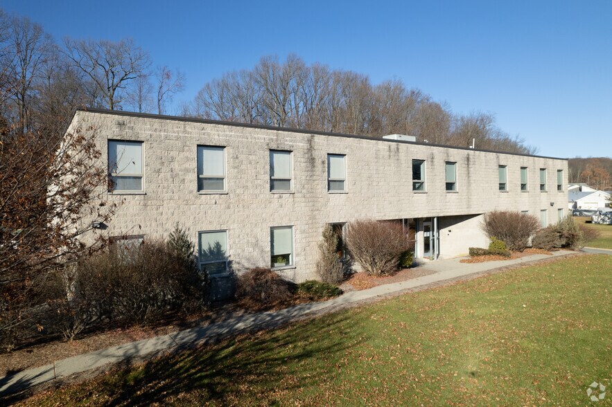550 Commerce St, Franklin Lakes, NJ à louer - Photo de l’immeuble – Image 2 sur 31