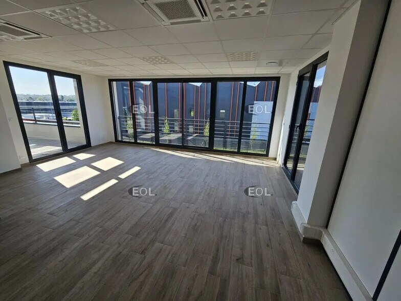 Bureau dans Limeil-Brévannes à louer - Photo de l’immeuble – Image 2 sur 11