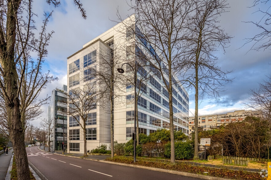 Bureau dans Rueil-Malmaison à louer - Photo de l’immeuble – Image 3 sur 10