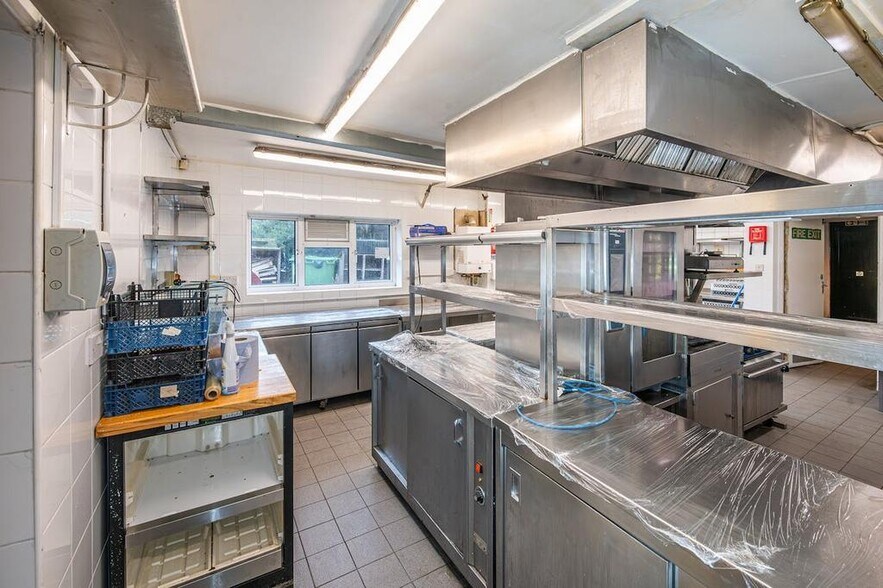125 Windsor Rd, Chobham à vendre - Photo de l’immeuble – Image 3 sur 9