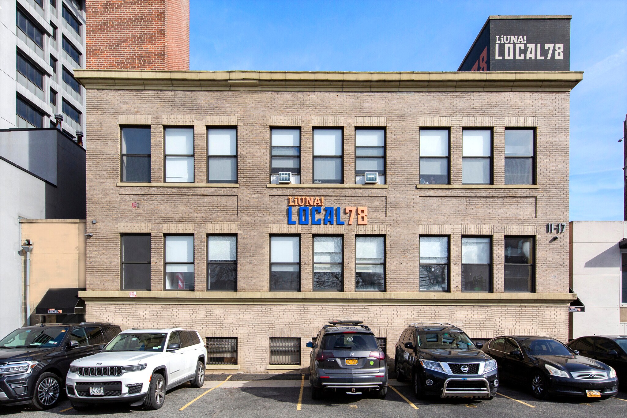 11-17 43rd Ave, Long Island City, NY à louer Photo principale– Image 1 sur 23