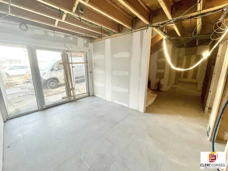 Bureau dans Mont-Saint-Aignan à louer - Photo intérieure – Image 2 sur 6