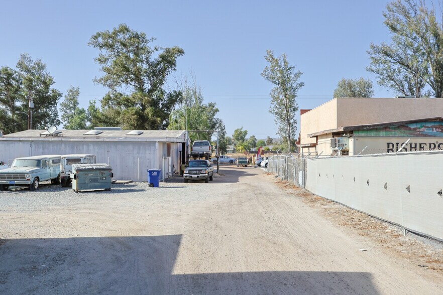 2344 Main St, Ramona, CA à louer - Photo de l’immeuble – Image 3 sur 13