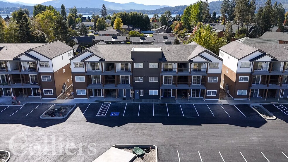 1717 Element Ln, Sandpoint, ID à vendre - Photo de l’immeuble – Image 2 sur 16