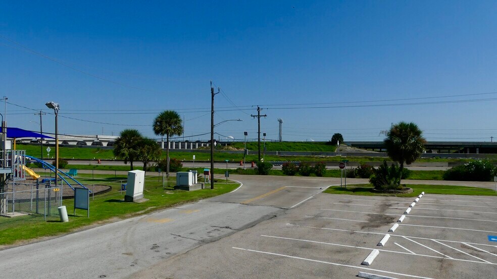 926 Bonita St, Bayou Vista, TX à vendre - Photo de l’immeuble – Image 3 sur 12