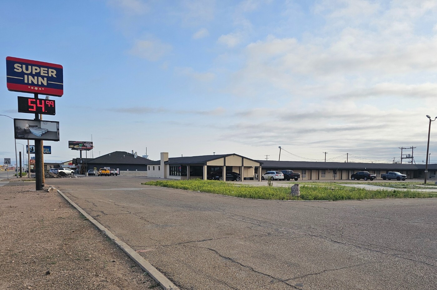 1821 S Dumas Ave, Dumas, TX à vendre Photo de l’immeuble– Image 1 sur 15